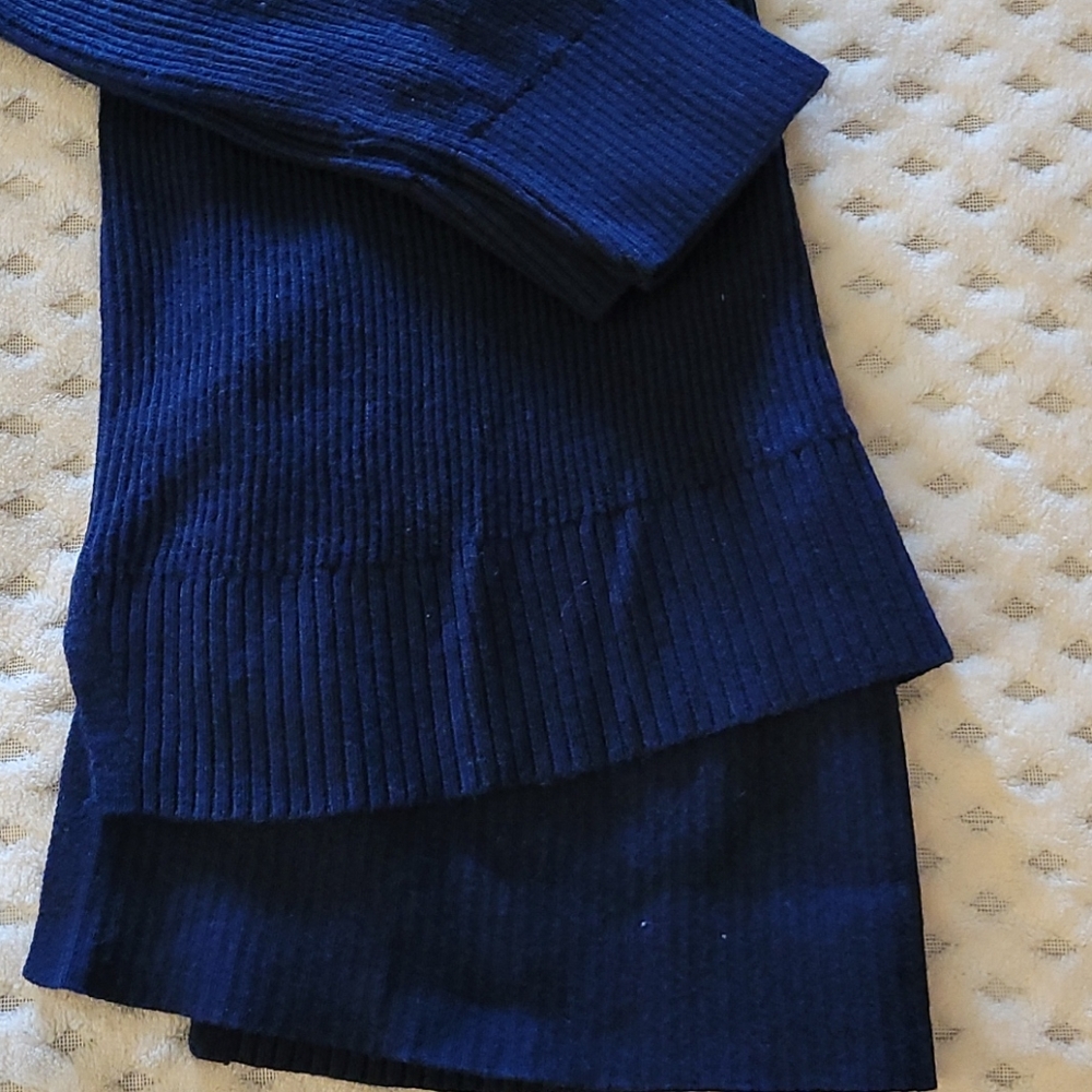 NAVY V-SHAPE PULLOVER - Picture 5 of 7